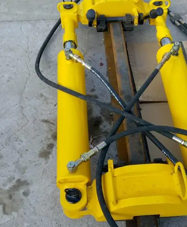 YLS-900型液壓鋼軌拉伸機(jī)